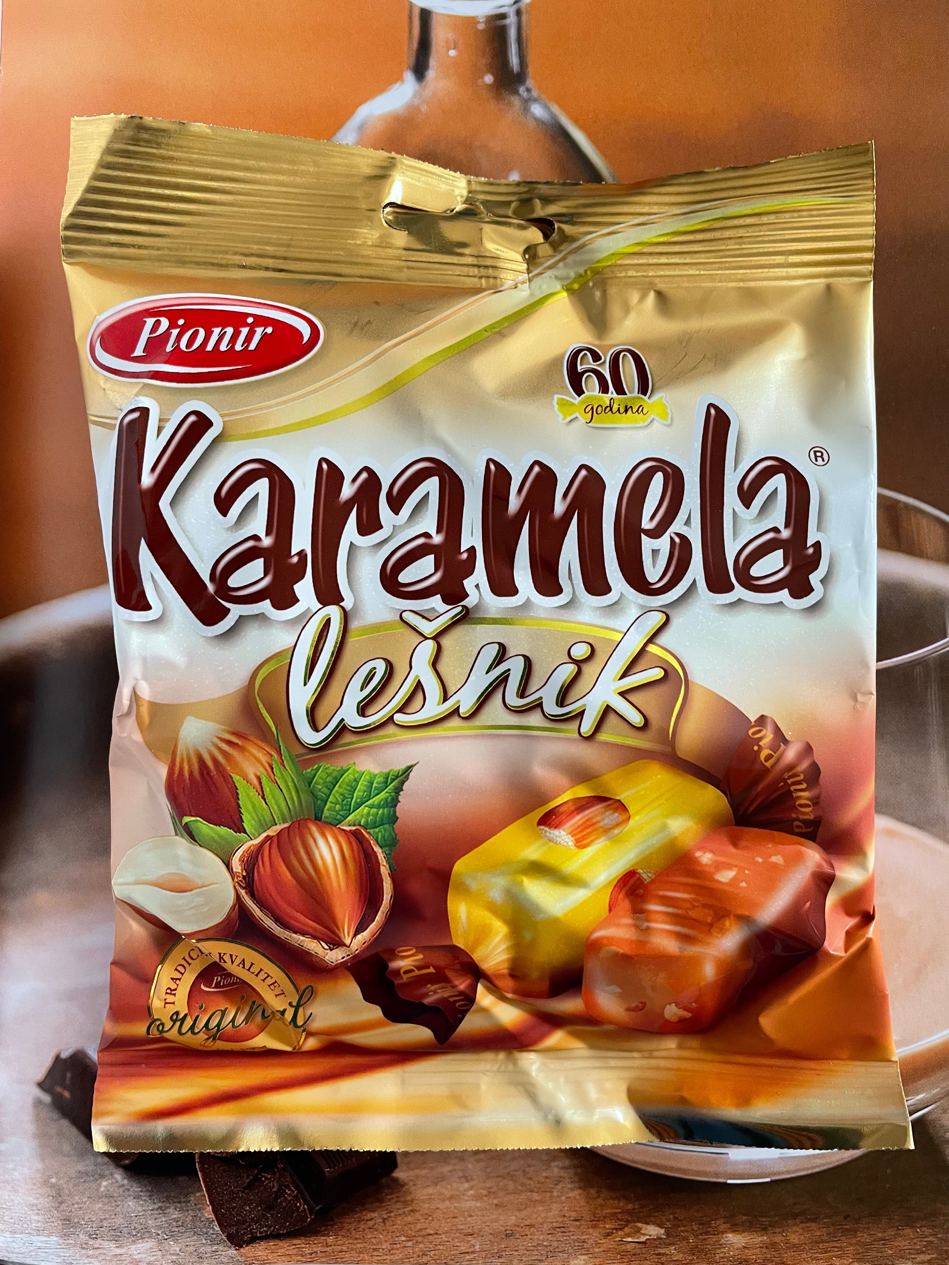 PIONIR KARAMELA MIT HASELNÜSSEN – www.balkanfoods.shop PIONIR KARAMELA MIT HASELNÜSSEN – www.balkanfoods.shop
